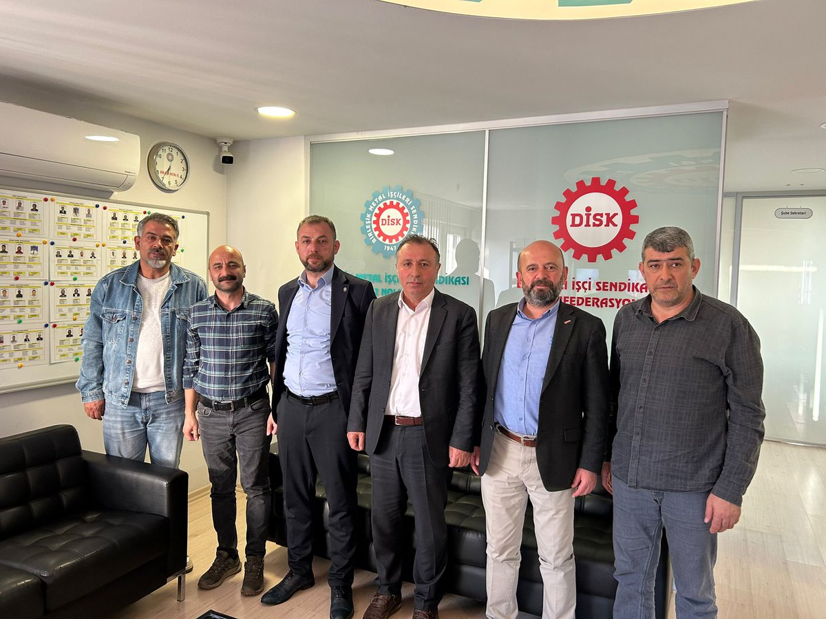 NecmettinAydin1's tweet photo. Gebze Sendikalar Birliği, 06.04.2026 tarihinde “İşçi Sınıfının Birlik, Mücadele ve Dayanışma Günü 1 Mayıs” gündemiyle bir araya gelerek kapsamlı bir değerlendirme  gerçekleştirmiş,1 Mayısın Gebze de kutlanmasını için gereken çalışmaların yapılması kararını almıştır. https://t.co/SFR005ogRv