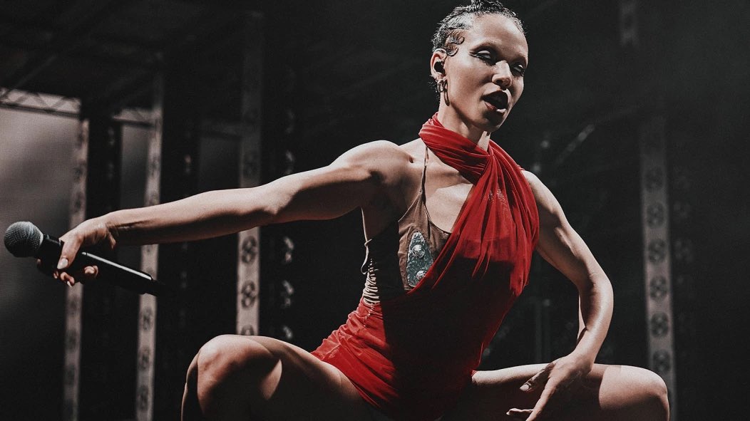 ከለላ tweet media