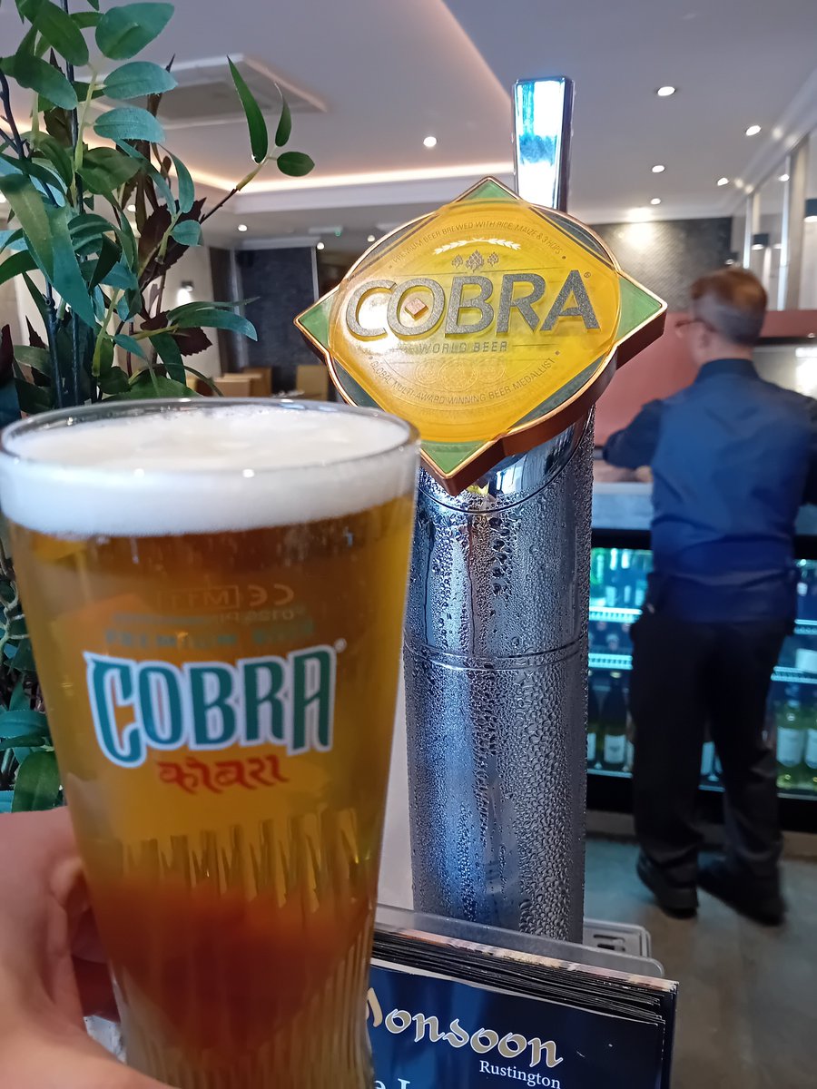 RedsssSeaside's tweet photo. Simple pleasures.

An #STFC injury time winner and a quick pint waiting for the Indian.

Big up Monsoon in Rustington (not the clothes shop). 

#MorfuniOut 

❤️🚩🍊 https://t.co/NSFfAcAOgd