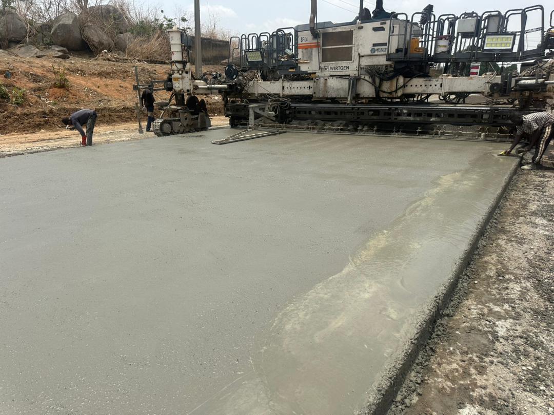 BMB1_Official's tweet image. #Enhancing Safety and Infrastructure on the Abuja–Kaduna Federal Road

The ongoing transformation of the Abuja–Kaduna Federal Road is delivering measurable improvements in both safety and commuting experience, reflecting the Federal Government’s commitment to modern