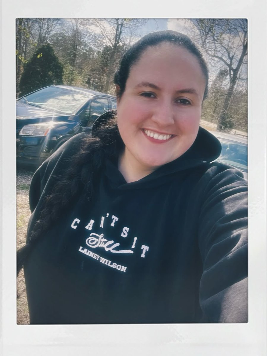 bellbottomcntry's tweet photo. Lainey's new merch couldn't sit still and is already arrivin' to some of y'all! 🤩 Shop now at https://t.co/0gTY4dXZxv. https://t.co/Jki4grK7a4