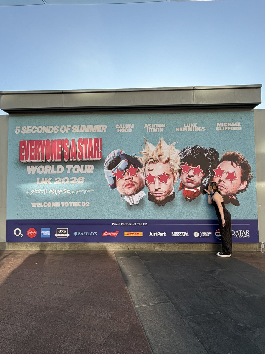 loversofmichael's tweet photo. joining in on the #5sostwt 

⭑ i’m char, 26 and from the uk
⭑ michael lane 
⭑ been here since 2013
⭑ i’ve met luke and ashton
⭑ i’ve seen 5sos 21 times
⭑ my favourite song is unpredictable <3 https://t.co/FwltKcnaqu
