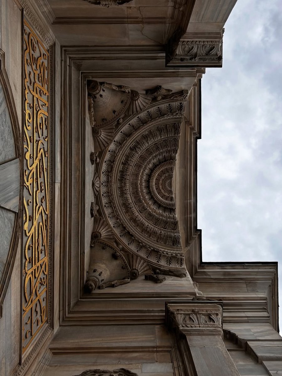 İstanbul’da bir Barok öncü: Nuruosmaniye Camii'nin eşsiz mimarisi.