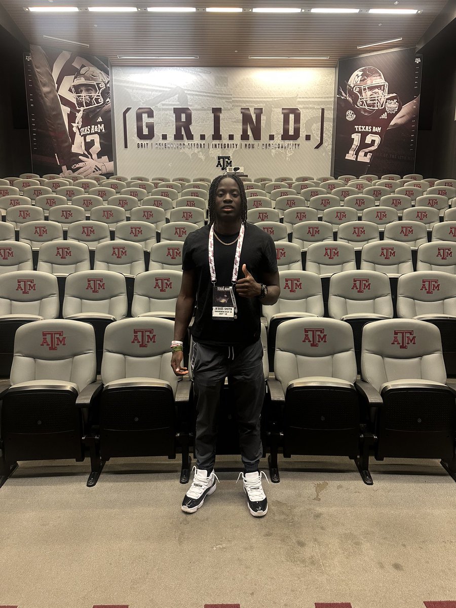 jabiossmith's tweet photo. Really enjoyed myself at Texas A&amp;M !!! Amazing culture. Thanks for having me👍🏾 

@T_WILL4REAL @coachhemp
@MasonSmith_TAMU @CoachPop_Cooney
@CoachStoneO @CoachSparber
@ChadSimmons_ @SWiltfong247 @RustyMansell_ @adamgorney
 @_DwightSmith @TA_Recruiting
@DerekMillerTAMU https://t.co/1DWS1OxSMv