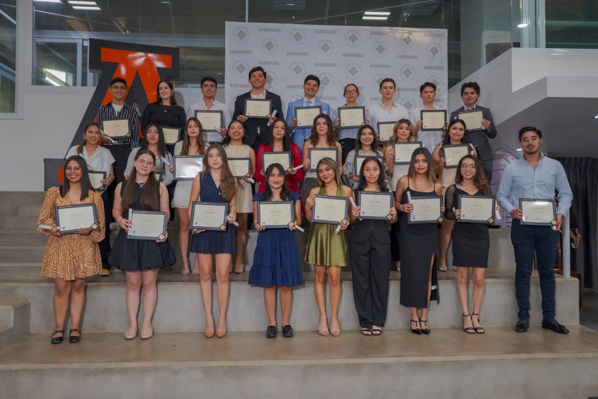 Celebramos la entrega de los Premios Lux Et Veritas en ambos campus. Extiendo mi felicitación a todos aquellos que demostraron su liderazgo a través de la excelencia académica.
#SomoAnáhuac #AnáhuacVeracruz