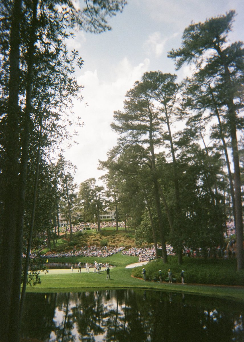 GabbyHerzig's tweet image. It’s here. Happy Masters week. 

(New disposable camera photos pending, but this one from the Par 3 might be forever unbeatable.)