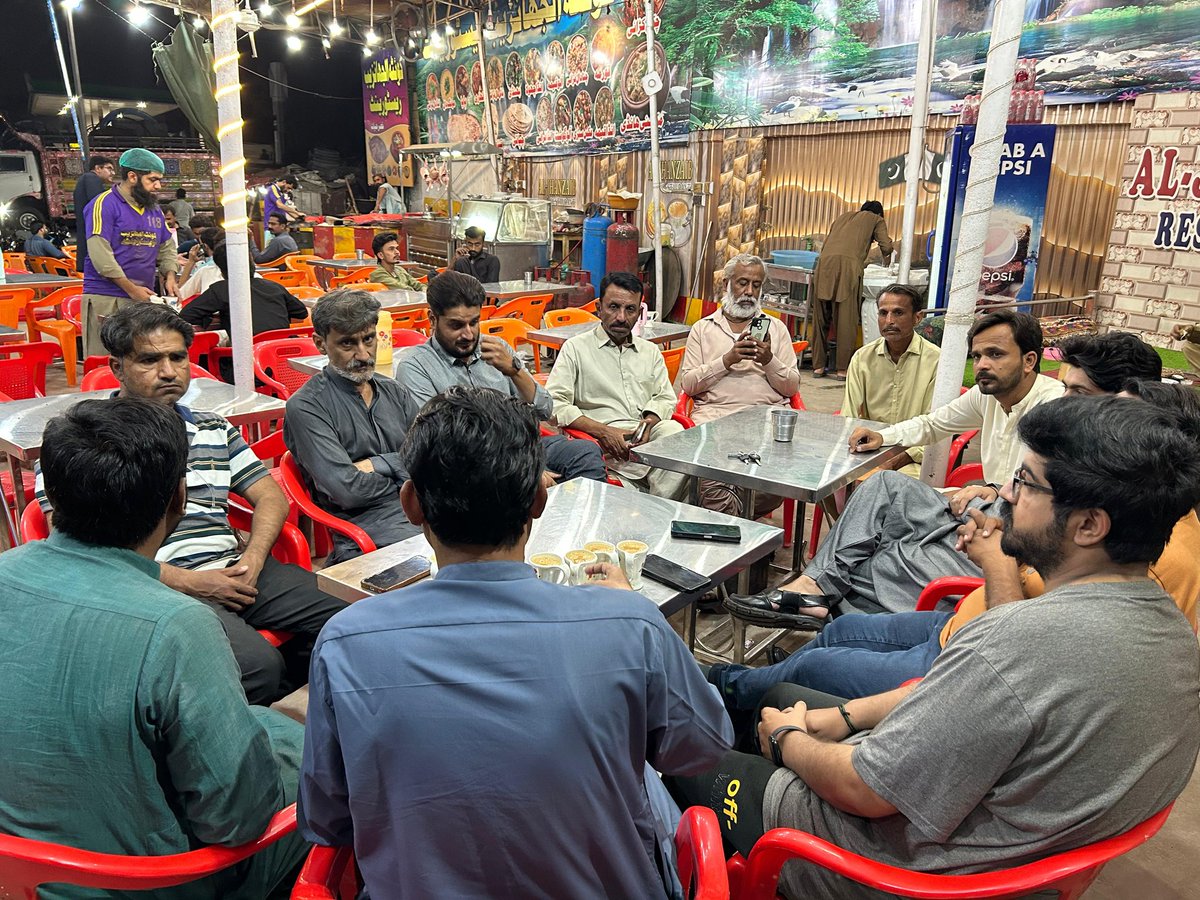 AghaAsadPPP's tweet image. آج میئر حیدرآباد کاشف علی شورو کی ہدایت پر سوشل میڈیا ٹیم کی اہم میٹنگ ہوئی، جس میں فیصلہ کیا گیا کہ ترقیاتی منصوبوں کو مؤثر انداز میں اجاگر کر کے عوام تک حقیقی کام پہنچایا جائے اور پروپیگنڈے کا بھرپور جواب دیا جائے۔
#MayorBadalRahaHaiHyd 
#Teamwork