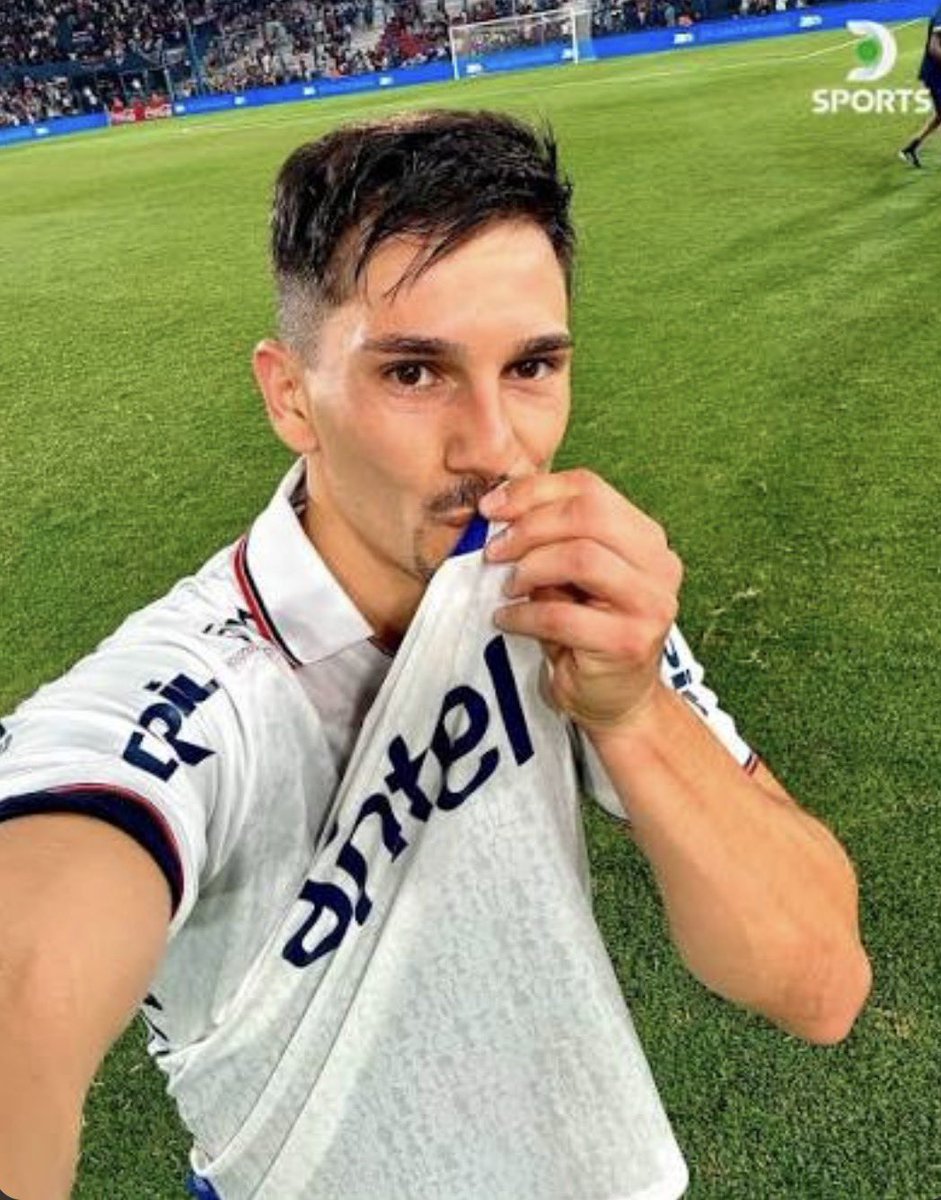 Suarezmanía tweet media