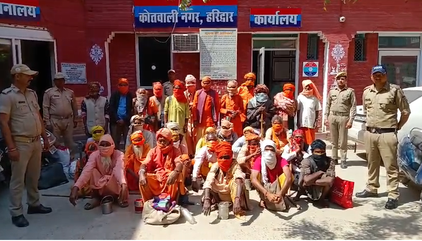 bstvlive's tweet image. हरिद्वार

➡हरिद्वार पुलिस ने 30 ढोंगी बाबाओं को दबोचा
➡साधु-संतों के भेष में लोगों को करते थे गुमराह
➡महिलाओं-युवाओं को झांसे में लेकर ठगते थे
➡SSP के निर्देश पर सघन चेकिंग के बाद कार्रवाई
➡श्रद्धालुओं की आस्था से खिलवाड़ पर सख्ती

#Haridwar #FakeBabas #PoliceAction