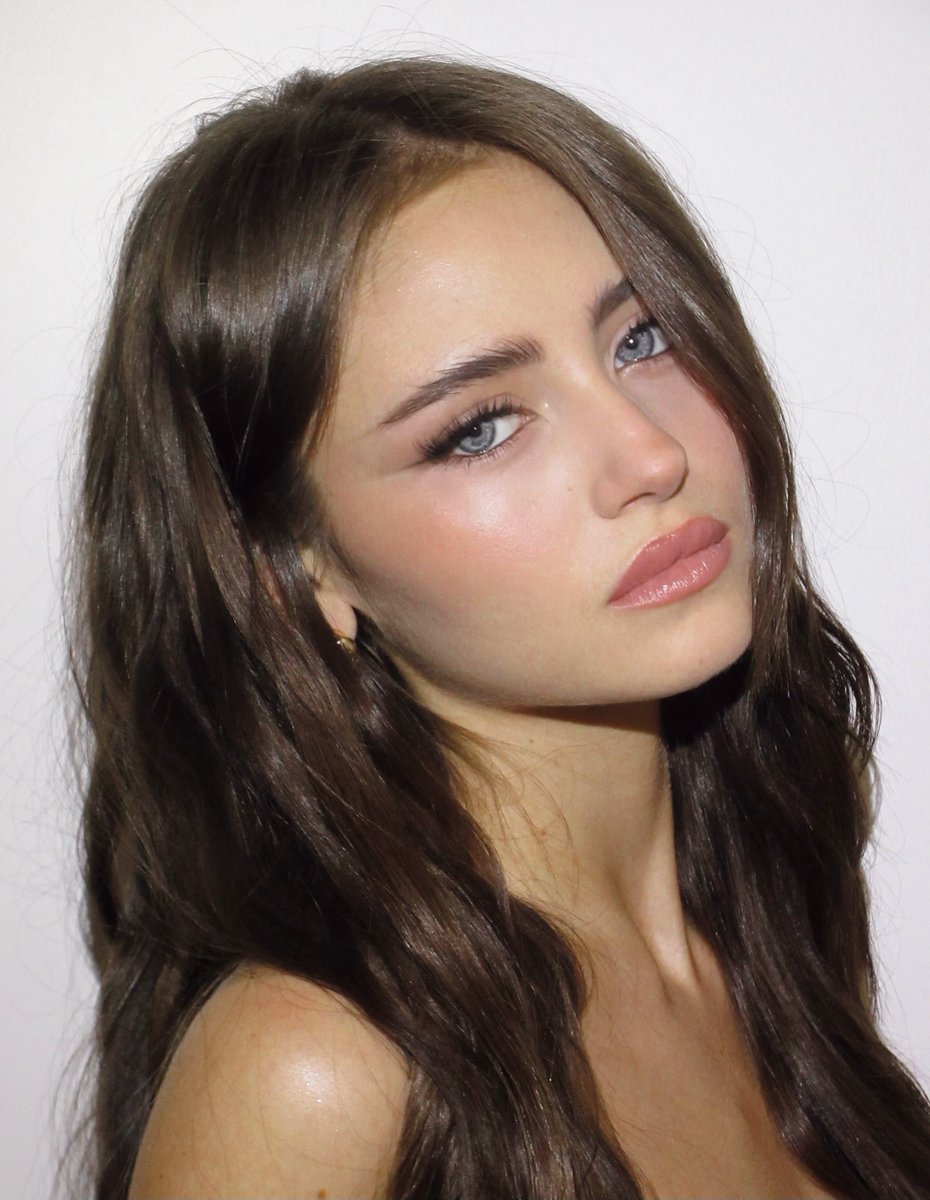 Beautiful Females tweet media