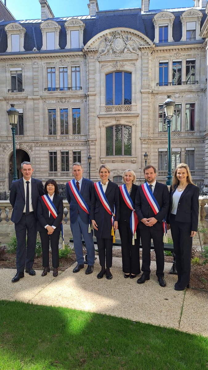 maman stephanie tweet media