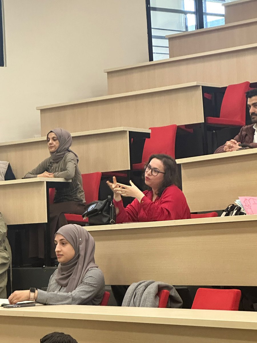GocGaun's tweet photo. Göç Enstitüsü Açık Kapı Etkinliğimizi gerçekleştirdik.
Müdürümüz Prof. Dr. Mehmet Çiçek ve Müdür Yardımcılarımızın katılımıyla öğrencilerimizle buluştuk.
Akademik faaliyetlerimizi paylaştık, öğrencilerimizin sorularını yanıtladık. 

Katılan tüm öğrencilerimize teşekkür ederiz. https://t.co/bJWw367zPL
