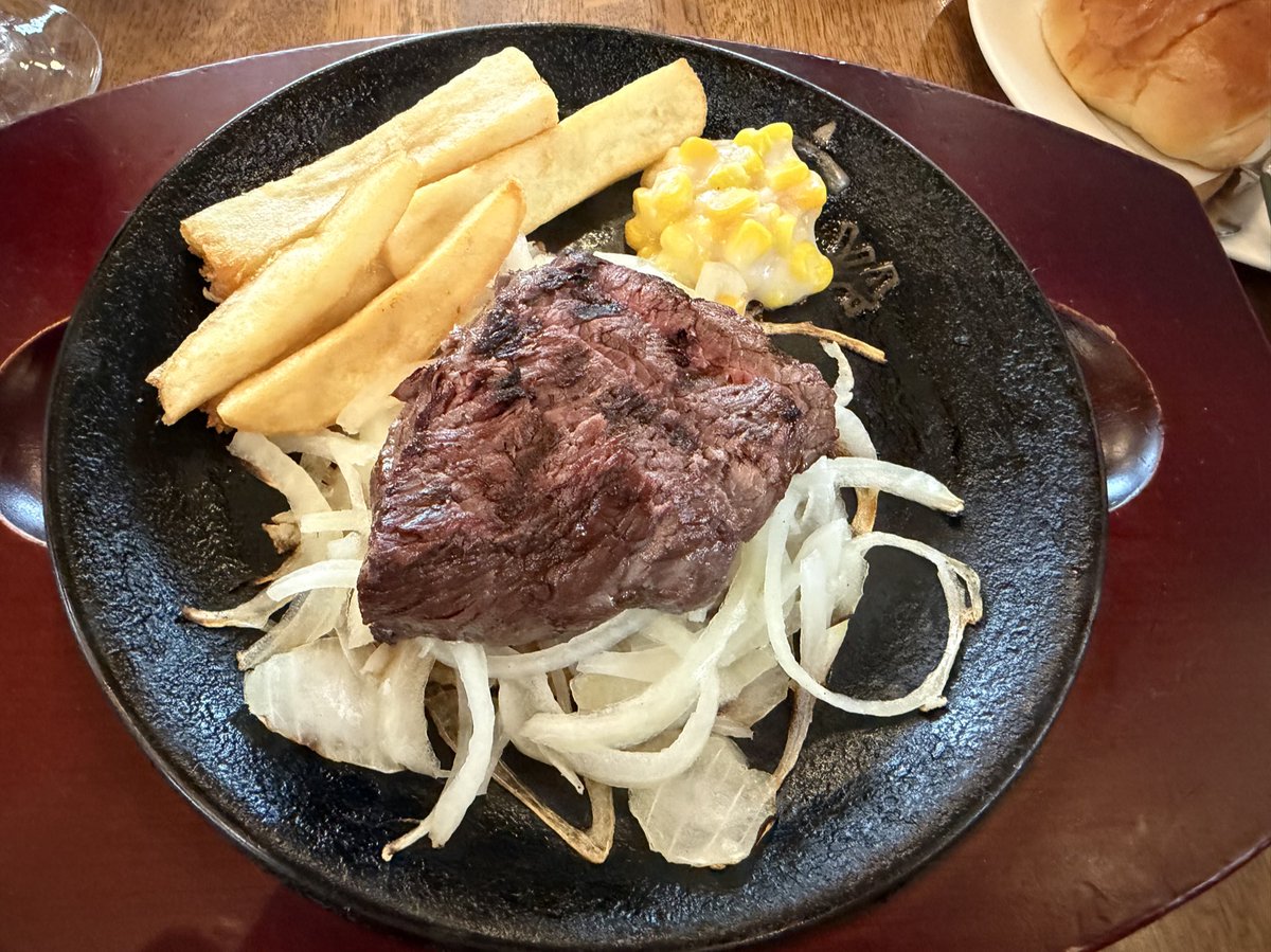 cheese8py's tweet photo. 水戸のアメリカ屋🇺🇸

数年ぶりに行ったけどやっぱり美味しい🥩キャニオンステーキ大好き☺️

美味しいお肉食べると元気出る✨
土日のランチだったけど、並ばないですぐ入れたからラッキー🍀

写真ないけど、バースデーサービスも🎂ありました💓

キッズメニューのステーキもとても美味しい... https://t.co/Lbh7ninEhV