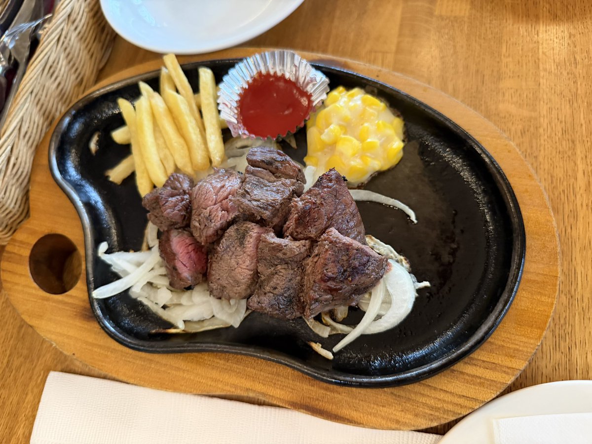 cheese8py's tweet photo. 水戸のアメリカ屋🇺🇸

数年ぶりに行ったけどやっぱり美味しい🥩キャニオンステーキ大好き☺️

美味しいお肉食べると元気出る✨
土日のランチだったけど、並ばないですぐ入れたからラッキー🍀

写真ないけど、バースデーサービスも🎂ありました💓

キッズメニューのステーキもとても美味しい... https://t.co/Lbh7ninEhV