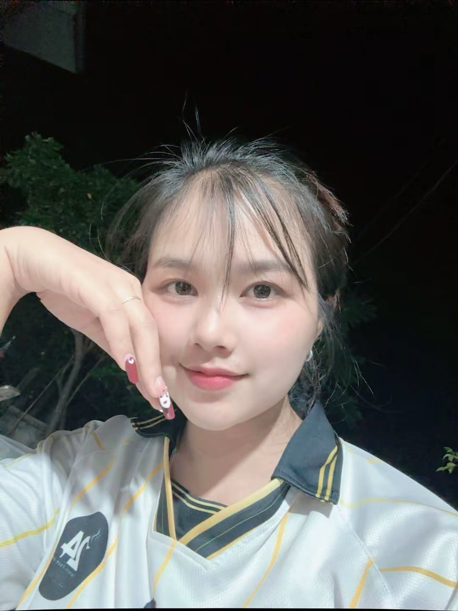 นิ เนย tweet media