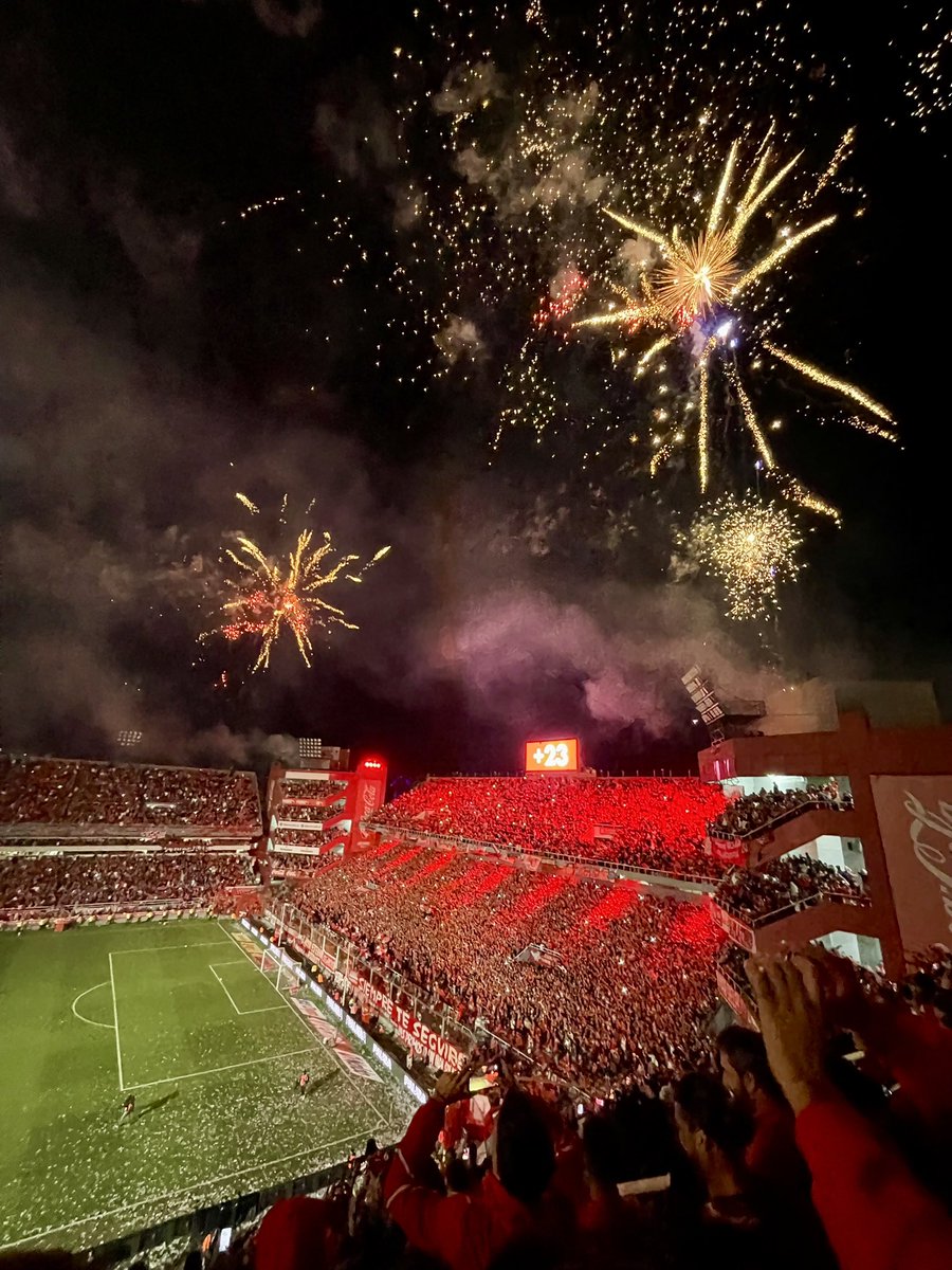 𝕊𝕋𝔸ℕ𝔻 𝕐𝕆𝕌ℝ 𝔾ℝ𝕆𝕌ℕ𝔻 👊 tweet media