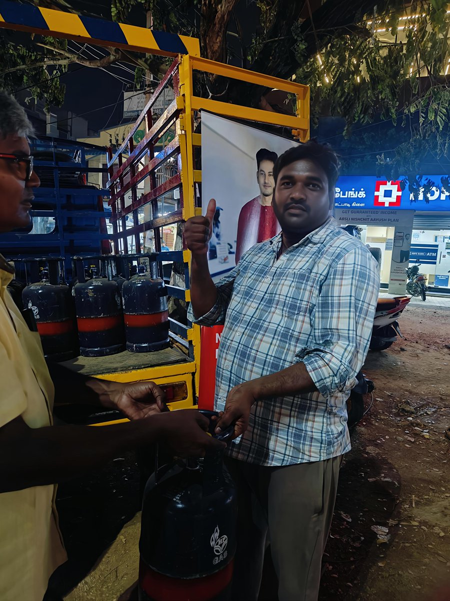 Midhun_HPCL's tweet photo. Seeking immediate access to cooking fuel? 
Cut the noise—get your 5KG APPU direct. Safer, faster, and smarter than instant food or a PG cook. 🍳

5Kg Appu Camp at VIT Vellore

@HPCL @Chennai_LPG_RO  @hpclsz https://t.co/ZAd2QvrbUz