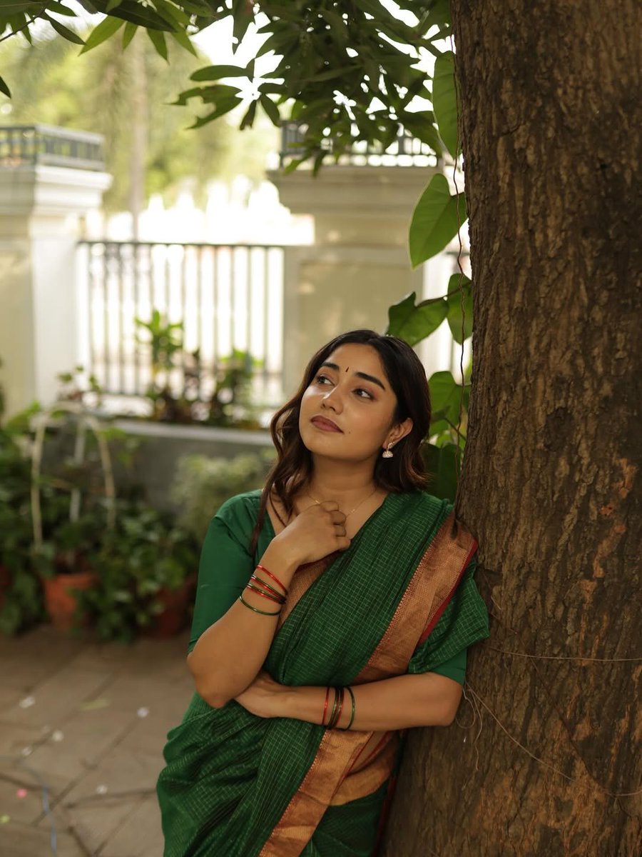 Aneesh_98's tweet image. New Crush in M Town 😌❤️‍🔥 Her look, grace, and stunning performances are raising the bar! 🌟 

Ada bommale ❤️📈

#AngelMaria #RisingStar #MtownQueen