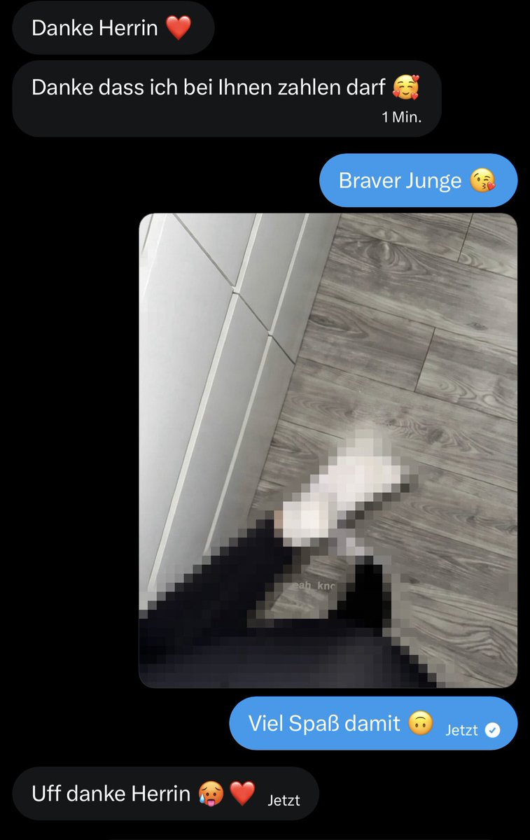 leah_knc's tweet photo. Er hat ernsthaft für das verpixelte Bild bezahlt 😂 Welcher Loser ist als Nächstes dran? 😂😈

#findom #Geldherrin #Zahlsklave #beta #geldgeil #socken #moneyqueen #censored https://t.co/OwlVpVFJHz