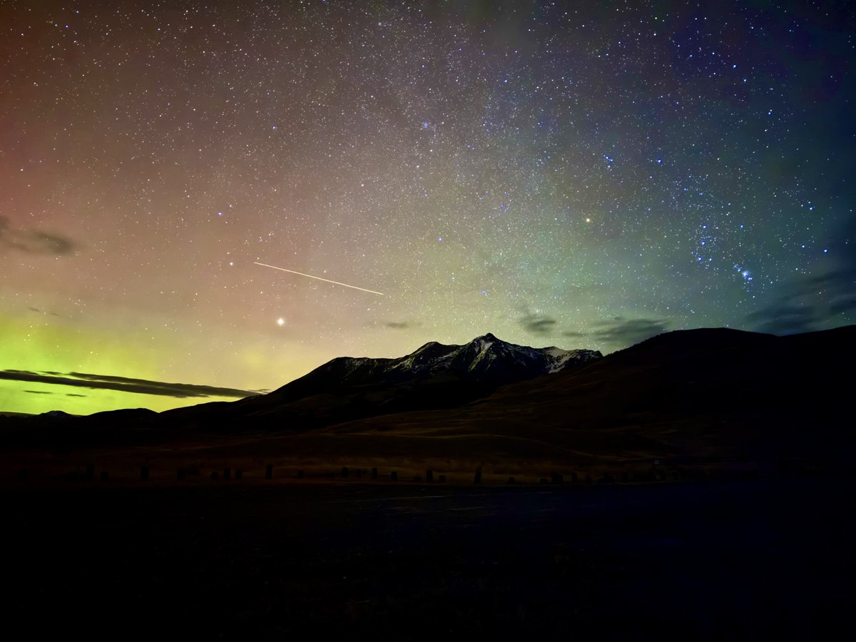 NachoGoblin69's tweet photo. @Frozen_Frog_8 @gatorgar Hell yeah! If you ever come visit America, come to Montana and Jackson, Wyoming. I moved out here because of the scenery. Way better than our cities! https://t.co/IKZdlnpYpC