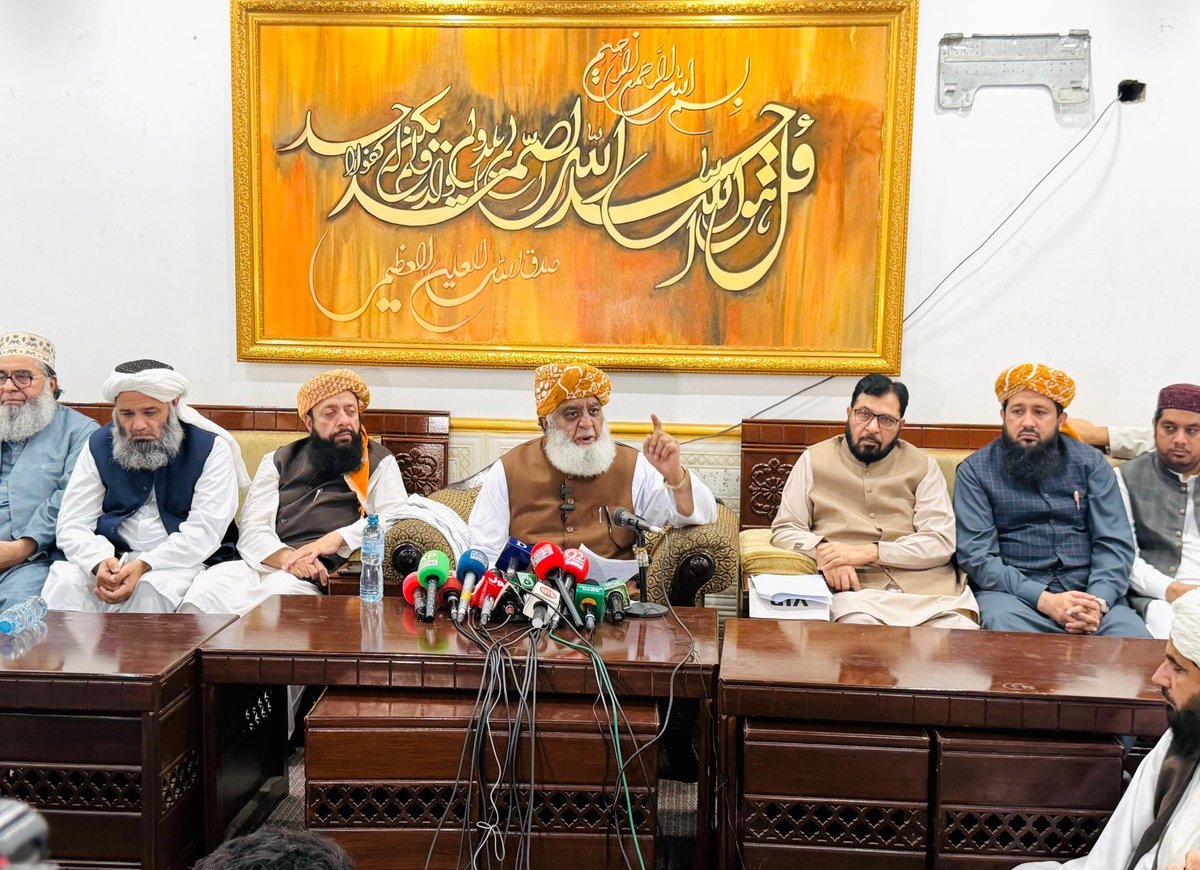 یہ وقت ہے سچ جاننے کا اور حق کے ساتھ کھڑے ہونے کا ہے ۔
الحمدللّٰہ جے یو آئی کی تحریک اب عوام کی آواز بن چکی ہے
#نکلو_مولانا_کے_سنگ
#نکلو_مولانا_کے_سنگ