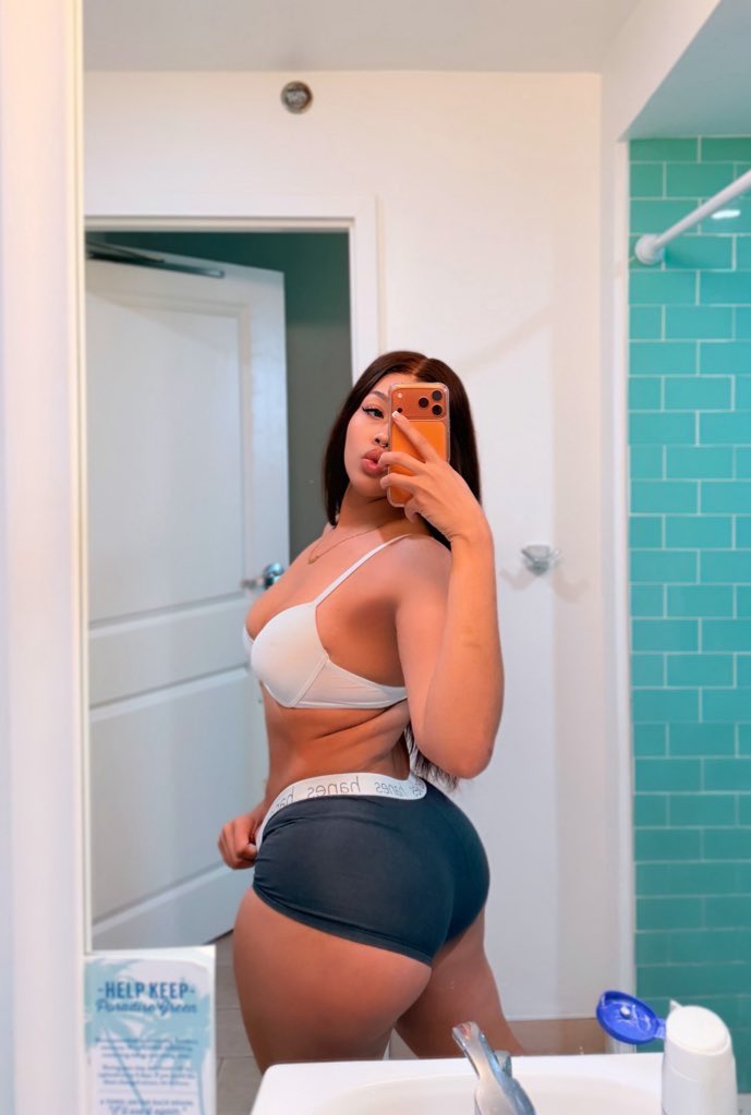 Yaniisblessed tweet media