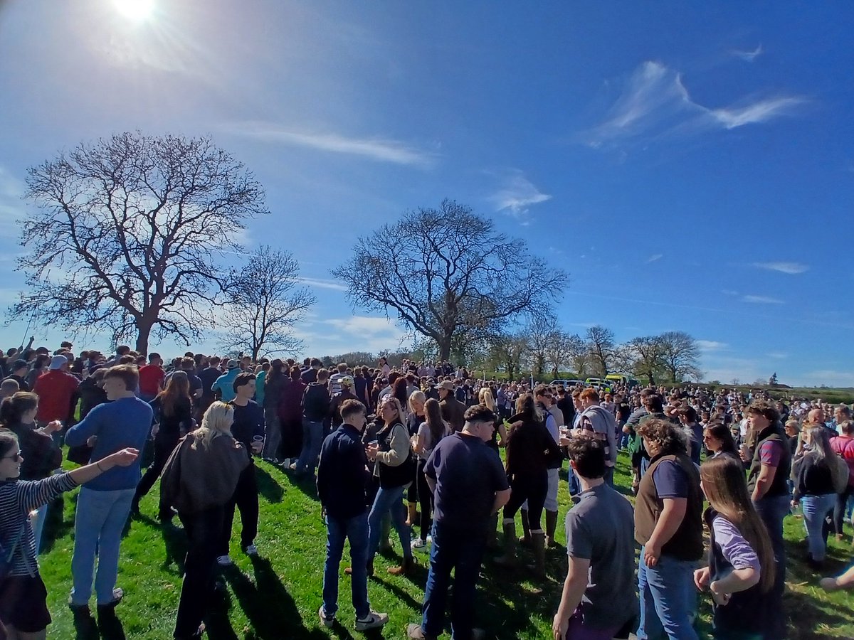 nicholas_hogg's tweet image. Sunny skies for the #EasterMonday Bottle Kicking match between Hallaton and Medbourne. Villagers wrestle and brawl a keg in an effort to carry it over the parish boundary, while spectators try to avoid the rolling mob. They've been fighting for over 400 years...