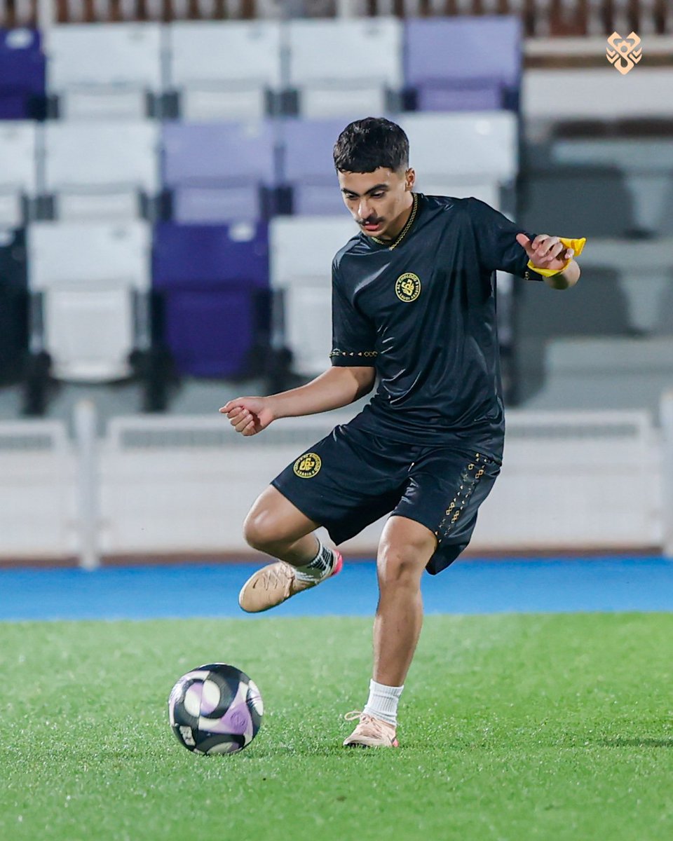 AlkholoodFuture's tweet photo. بحضور السيد بن هاربورغ مالك النادي، لدعم لاعبينا، نستعد لمواجهة التعاون 💪

#دوري_جوي_للنخبةU21 
#الخلود_التعاون https://t.co/ZstyEHkDnZ