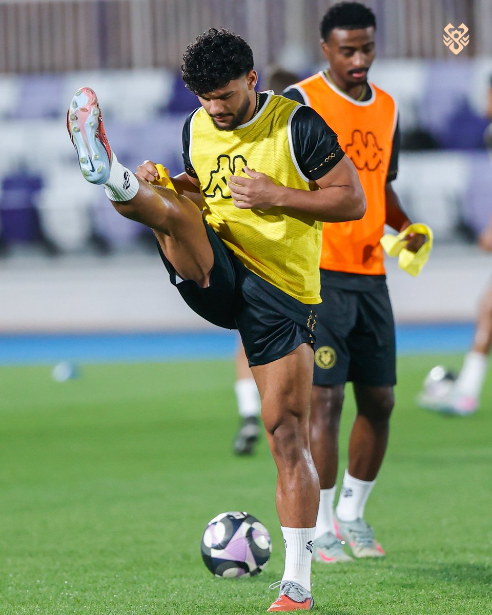 AlkholoodFuture's tweet photo. بحضور السيد بن هاربورغ مالك النادي، لدعم لاعبينا، نستعد لمواجهة التعاون 💪

#دوري_جوي_للنخبةU21 
#الخلود_التعاون https://t.co/ZstyEHkDnZ