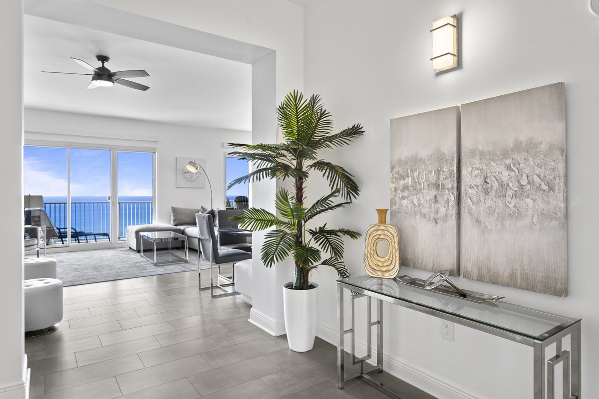 A 24th-floor penthouse with true Gulf-facing views in Miramar Beach 👀

2 balconies
2,200+ sq ft
Sleeps 12
Inside Seascape Resort
Not all units hit the same—this one stands above the rest.
Details: oreef.co/48tn4A8