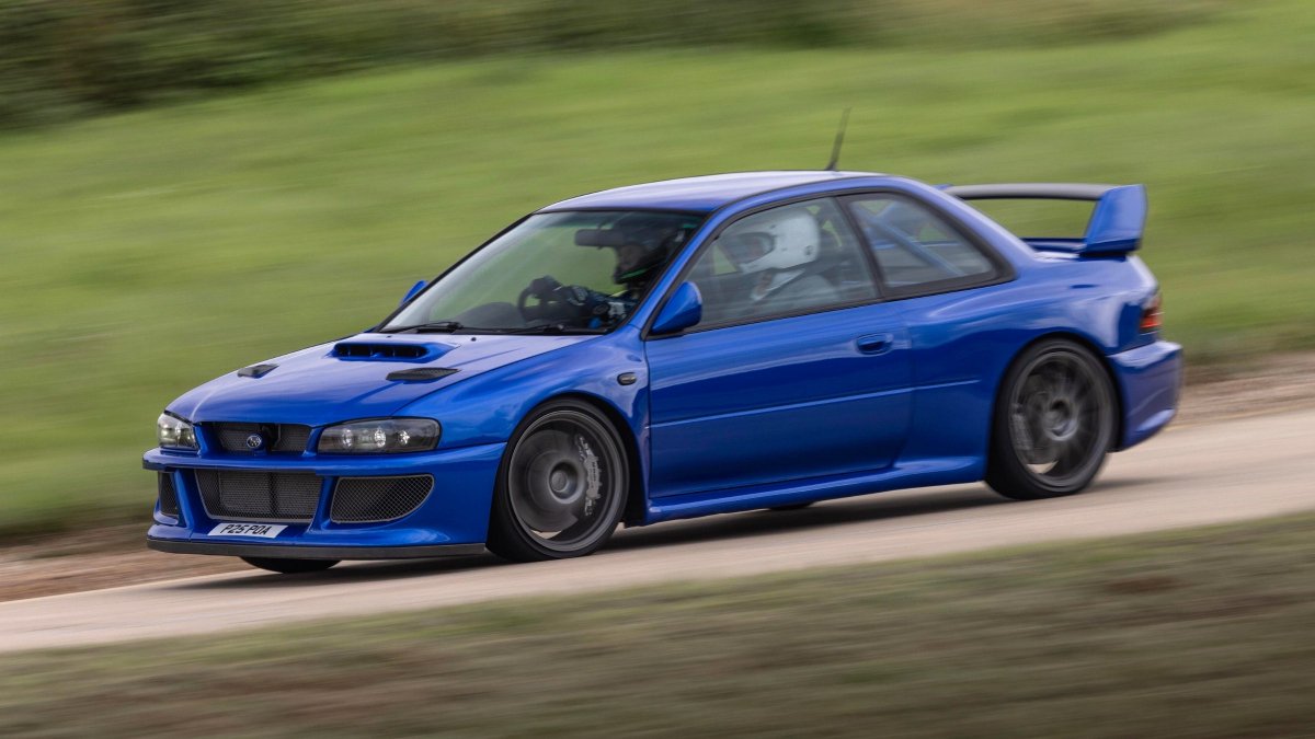12 of the most thrilling four-cylinder cars ever built ➡️ top-gear.visitlink.me/fz47FF