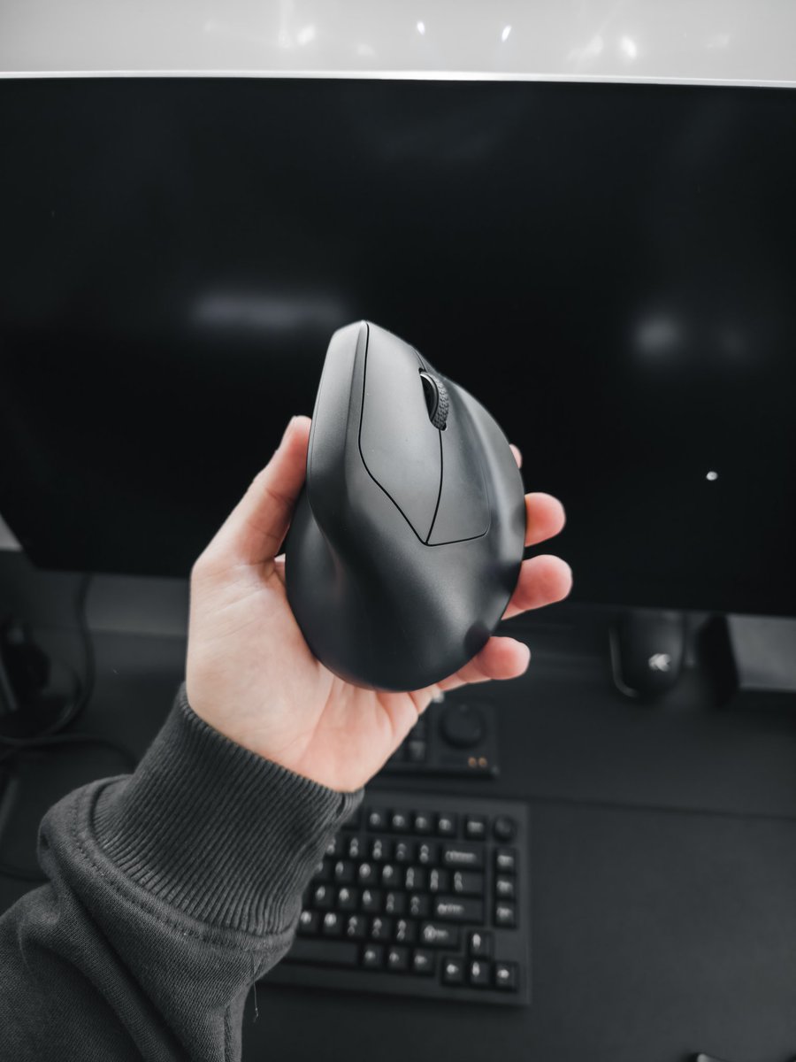 KeychronMK's tweet photo. "For gamers and designers who value healthy, efficient work and top-notch mouse performance, the Keychron M5 is a solid choice."
โ according to a happy user.
๐ธ@giusetup
#Keychron #KeychronM5 #KeychronMouse #WirelessMouse #customizable #mice #8kMouse #TechGear https://t.co/1hpn8RVXke