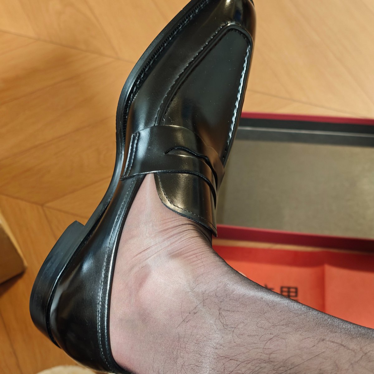 pengwk99's tweet photo. 现在看到乐福丝袜都会秒射了 #suits #sheersocks https://t.co/LlDJ17EsQP