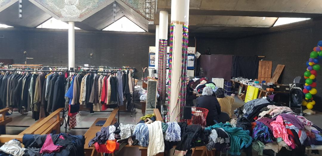 StPaulsBowCommo's tweet photo. Jumble Sale! Sat 18th | 12–2pm St Paul’s Bow Common, E3 4AR
Entry: just 50p
Clothes, homeware, toys &amp; more – grab a bargain, reduce waste, &amp; support the community! 🌍💚
#JumbleSale #SecondhandClothes #SPBC #GrabABargain #EnvironmentallyFriendly 👉 https://t.co/ZNSq8Dtz46 https://t.co/wcTR8RpFYE