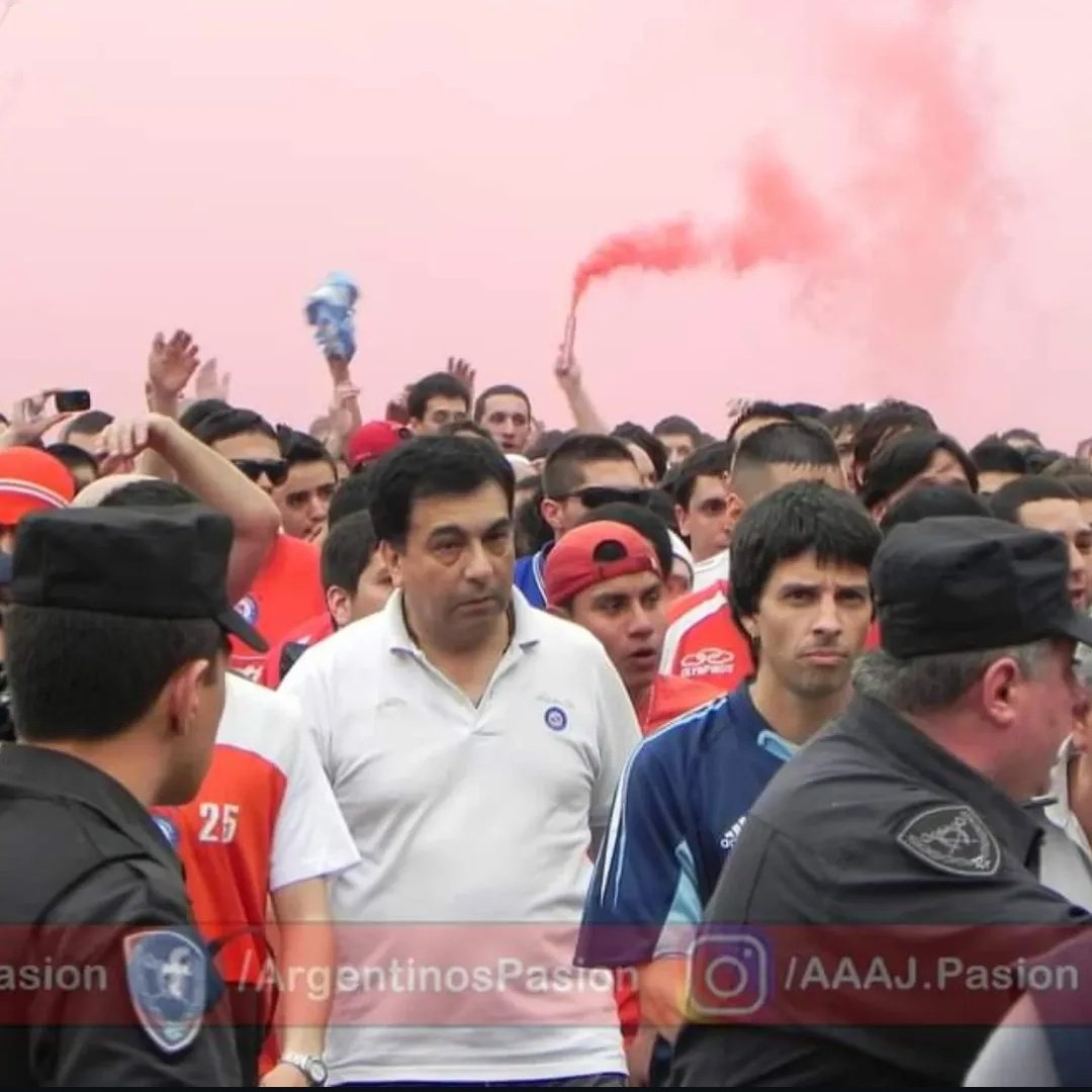 Momentos del bicho tweet media