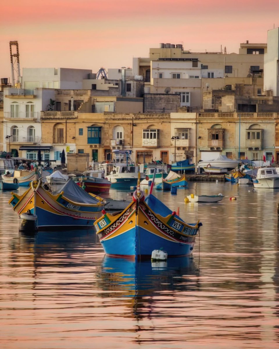 VisitMalta's tweet image. Golden hour over Marsaxlokk ✨☀️ [📸bit.ly/4c3Qvdb] 
#VisitMalta #Malta #Sunrise #fishingbBoats #Travel
