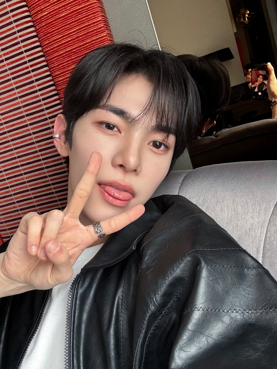 𝐦𝐨𝐘𝐚 𝐤𝐚𝐧𝐠𝐞𝐧 𝐝𝐨𝐧𝐠𝐰𝐞𝐧 🪅 tweet media