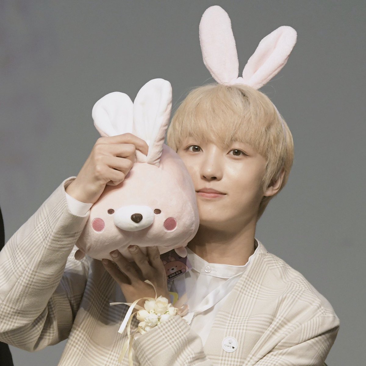 bella 🐰 tweet media