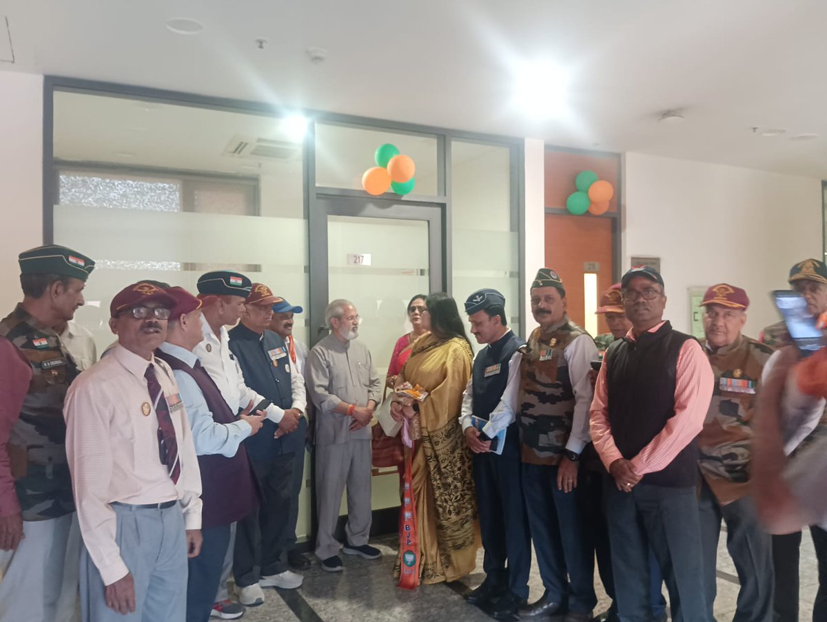 manoj6631's tweet photo. विश्व की सबसे बड़ी राजनीतिक पार्टी, भारतीय जनता पार्टी के #भाजपा_स्थापना_दिवस पर मुख्यालय के कार्यक्रम में शामिल होना मेरे लिए गर्व का क्षण था। 

इस विशाल पार्टी का एक छोटा कार्यकर्ता होने पर मुझे ��र्व है। 

सभी पार्टी कार्यकर्ताओं को स्थापना दिवस की हार्दिक बधाई और शुभकामनाएं! https://t.co/9y0vWrqctv