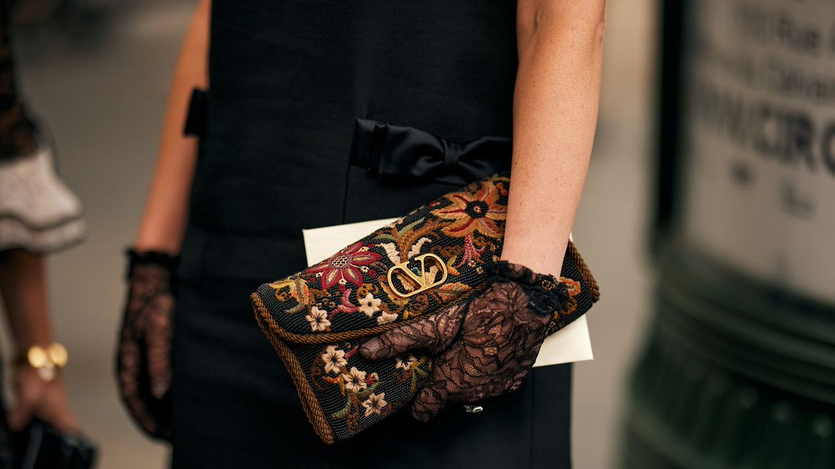 MySmallStoreMN's tweet image. Hosting a wedding? Don’t forget the perfect handbag! 💼✨ Check out the best guest bags for 2026—stylish, chic, and totally wedding-ready. Your outfit’s new BFF! 💕👛 

Read more here 👉😍 zurl.co/ZjPdJ 

#WeddingVibes #GuestStyle #ChicAndSpoiled #MySmallStore
