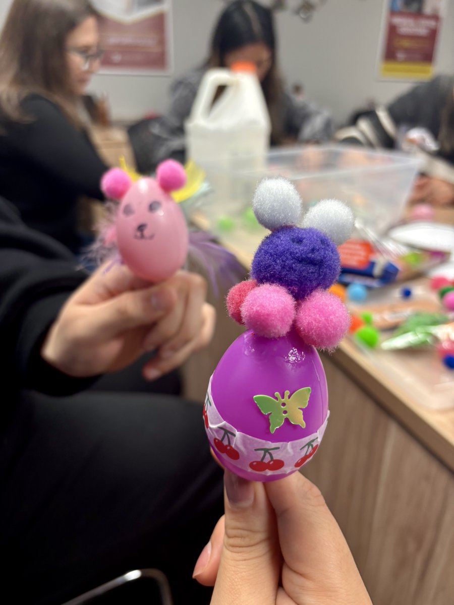 VCareerCollege's tweet photo. Hands-on, creative, and full of Easter vibes 🐰🎨

Our Vancouver campus came alive as students crafted their own Easter bunny hand décor: learning, laughing, and making memories along the way! 💛

#VancouverCareerCollege https://t.co/jFQA0q1cRb