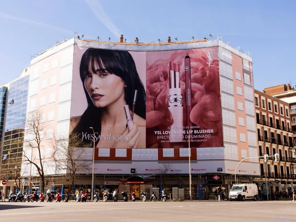 aitanaxfacts's tweet image. La campaña publicitaria de Aitana con @yslbeauty es simplemente perfecta😍💄🖤 #ysl #yslbeauty