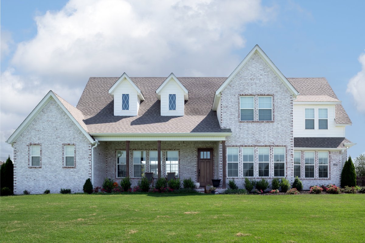 AcmeBrick's tweet photo. POV: You just found your forever home inspiration. 😍

Whether it’s the warmth of Adobe Wells, the crisp White Bluff, or the classic Coventry Cottage, these Acme Brick styles bring serious personality to the block. 🧱✨

Which one are you choosing? 🏠👇

#CurbAppeal #DreamHome https://t.co/GCDk7IJY2R