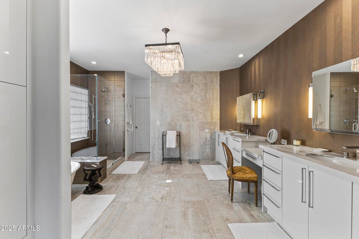 GolfHomeLiving's tweet photo. Perfectly positioned on the Ambiente Golf Course with McDowell Mountain views, this fully remodeled Santa Barbara-inspired home offers serene fairway vistas.

- 3 en suite bedrooms + office

Send a DM @golfcoursehomes to explore the details.

Listed by: Williams Luxury Homes https://t.co/Uec709M3wB