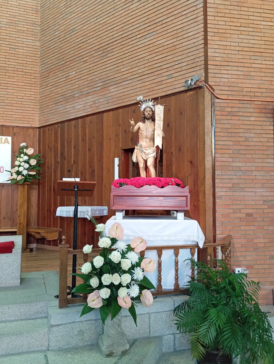 La imagen histórica del Stmo. #CristoResucitado, a quien cariñosa y popularmente conocemos como "el Torero", ya se encuentra en el Altar Mayor de nuestra querida <a href="/SagradaAvila/">Parroquia Sagrada Familia Ávila</a> , para presidir el próximo viernes los solemnes cultos del 275 aniversario. #Ávila #SomosDelResucitado