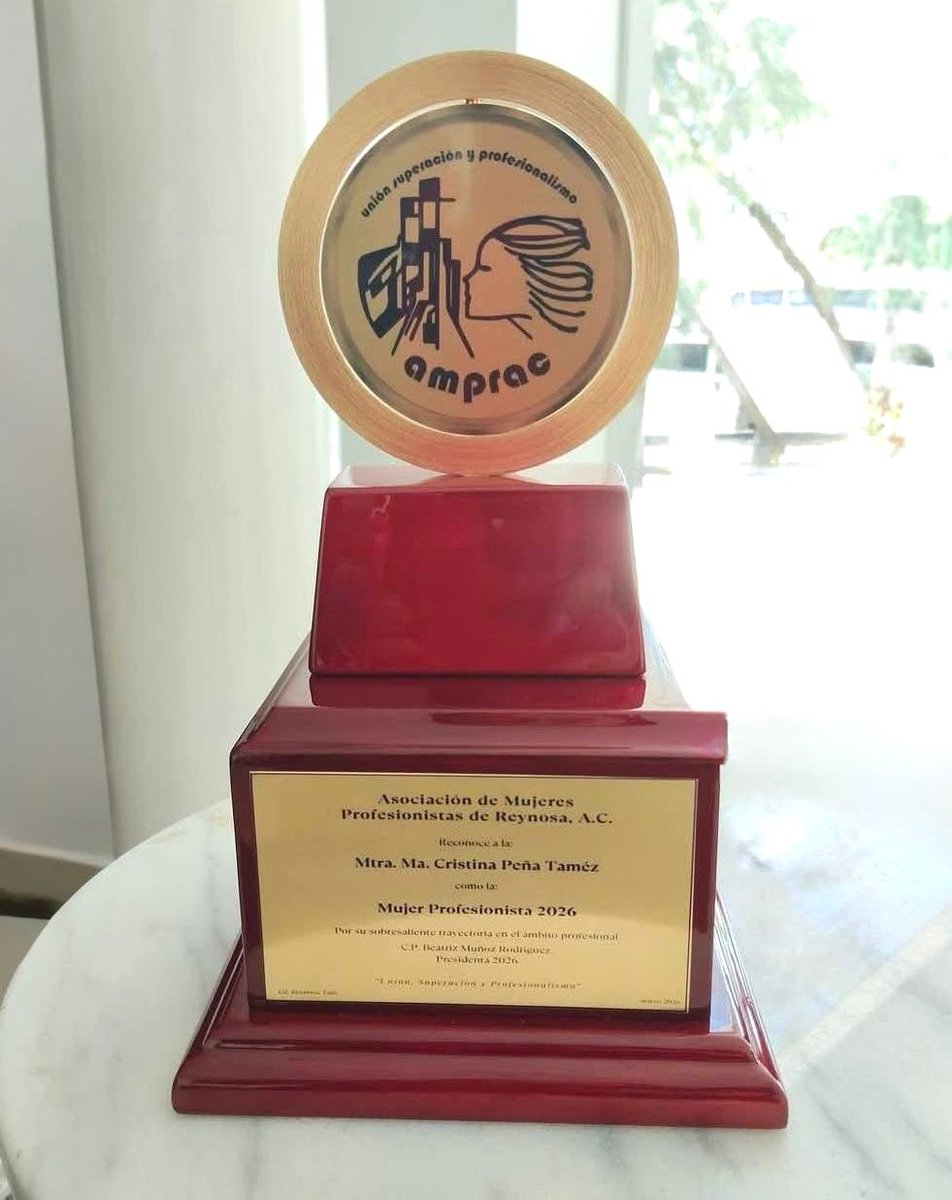 ExaUDEM's tweet photo. 💜 Orgullo #ExaUDEM

Desde el Club ExaUDEM Reynosa, celebramos a Ma. Cristina Peña Tamez por la Presea Mujer Profesionista 2026. 🏆

Un reconocimiento a su impacto y trayectoria. ✨ https://t.co/1r2btGGpVD