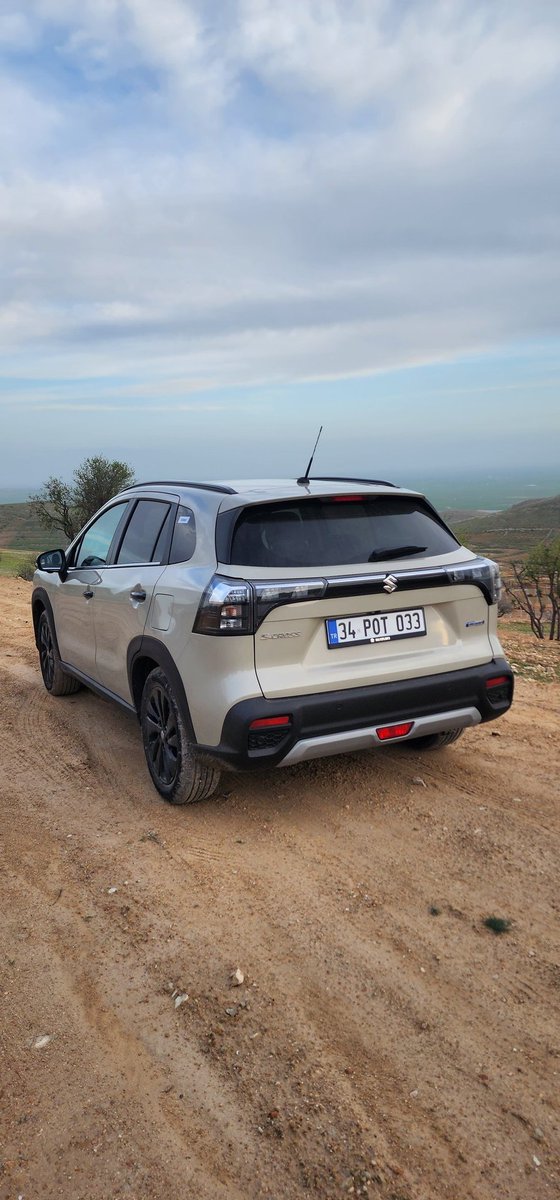 Berkan_Bayram's tweet photo. Yeni Suzuki 4X4 Black Edition, hybrid.
Vitara ve S-Cross fiyatları belli oldu.
#Suzuki #Vitara #Scross https://t.co/WFb8Qlz1fp