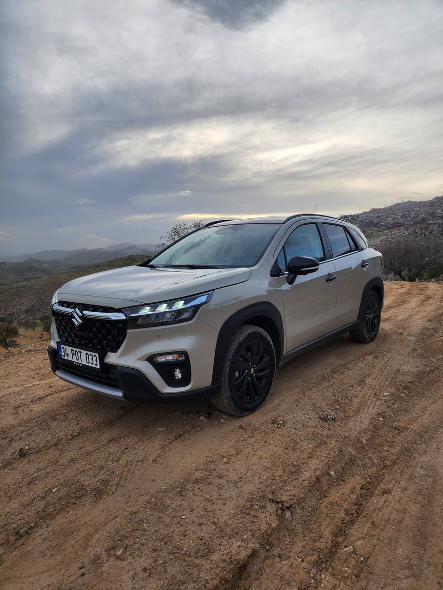 Berkan_Bayram's tweet photo. Yeni Suzuki 4X4 Black Edition, hybrid.
Vitara ve S-Cross fiyatları belli oldu.
#Suzuki #Vitara #Scross https://t.co/WFb8Qlz1fp