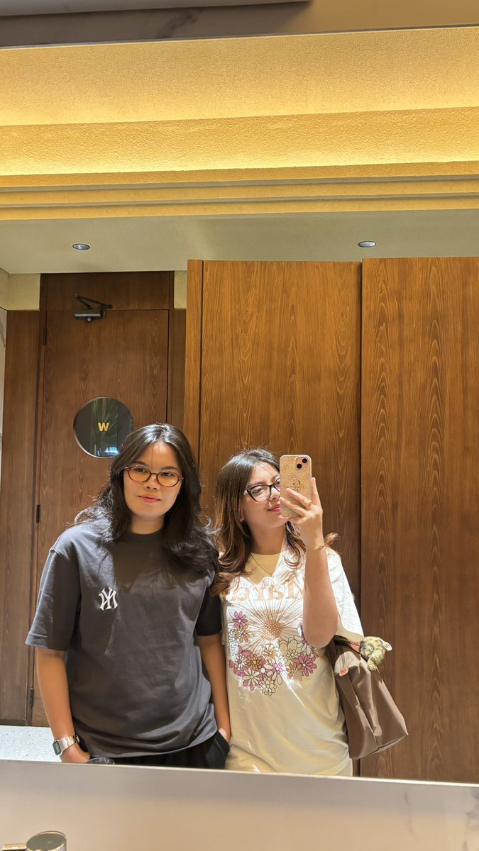 zeeelvr's tweet photo. To a lifetime of happy anniversaries🫶🏻🌷 https://t.co/91kQP5Mo8X