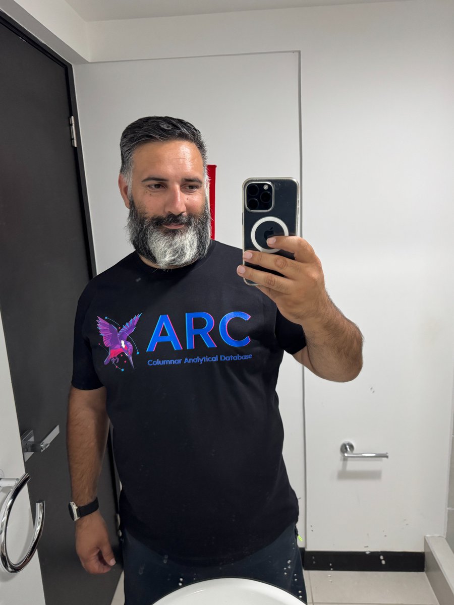 hectorivand's tweet image. We ship databases AND merch apparently.  
2 days until #Arc Cloud launches. basekick.net/cloud